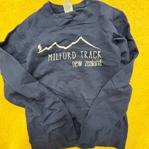 Milford Track New Zealand Navy Crewneck Women’s small Sweatshirt